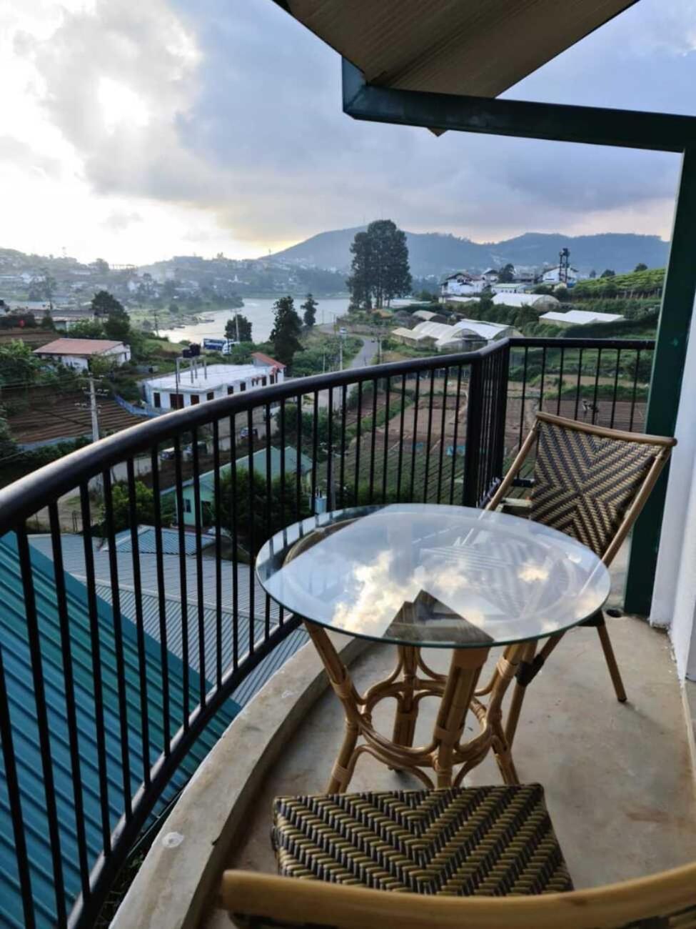 Lake Infinity Luxury Condos Nuwara Eliya Exterior foto